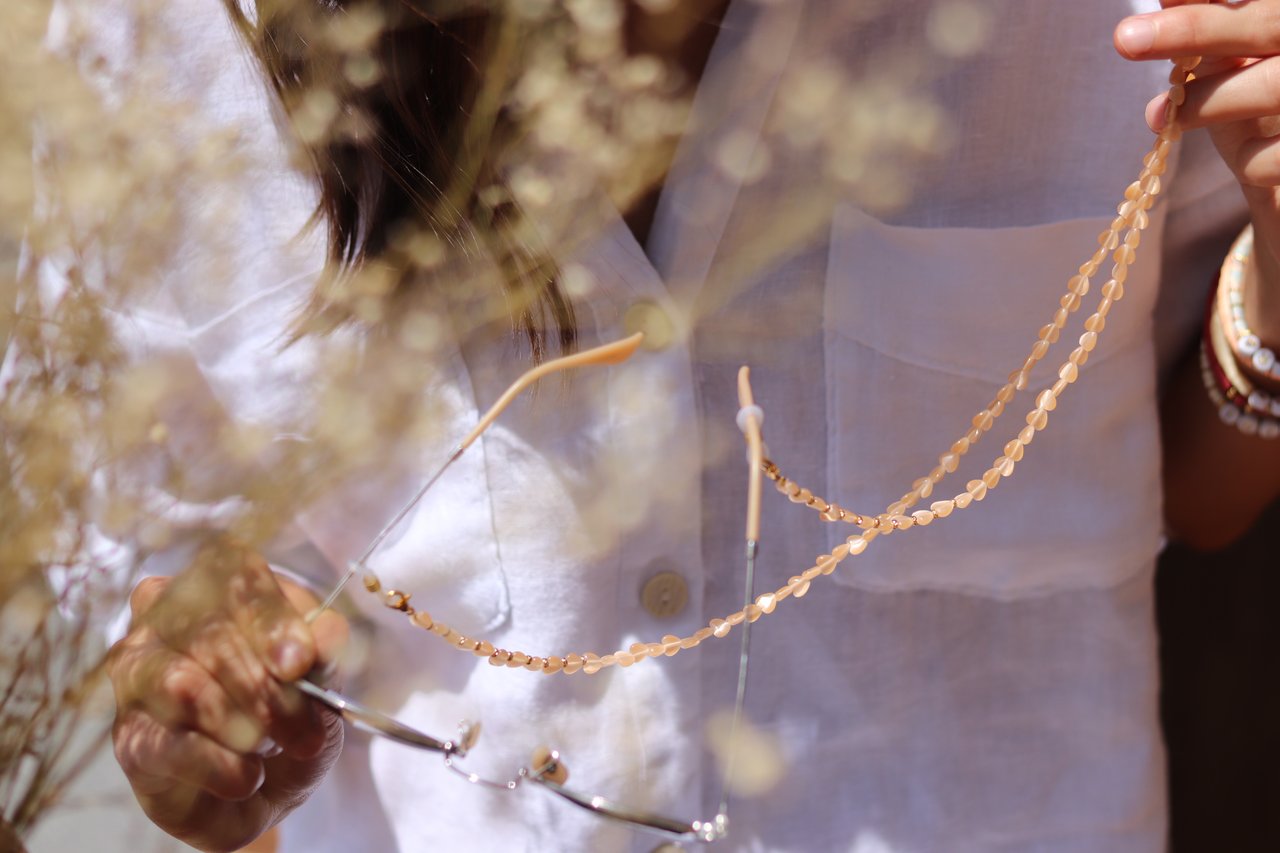 Fotografía de joyería en un entorno natural